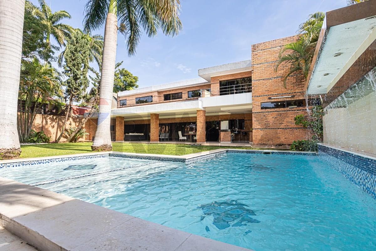 Residencia de Lujo en Barrio Mariscal Estigarribia
