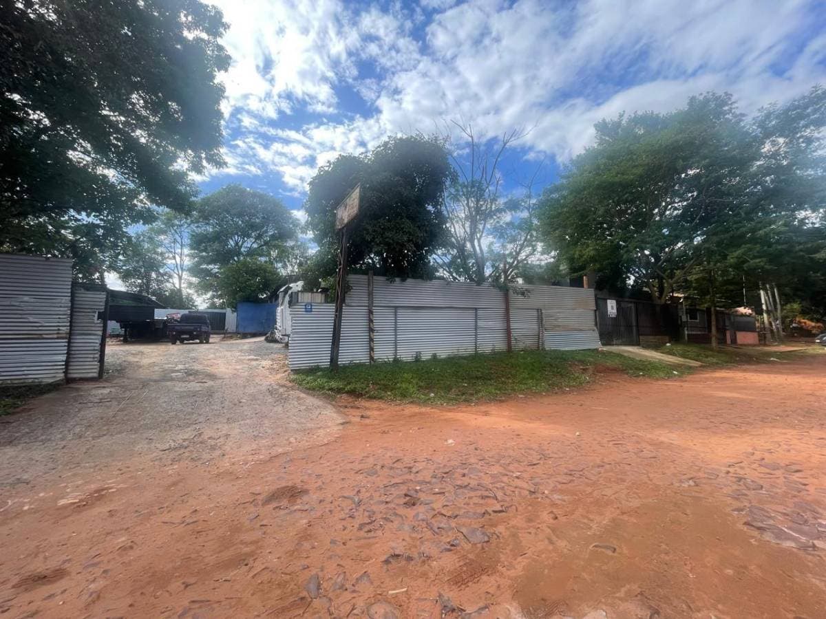 Complejo de tinglados con oficinas, vestuarios y casa en Ñemby, foto 4