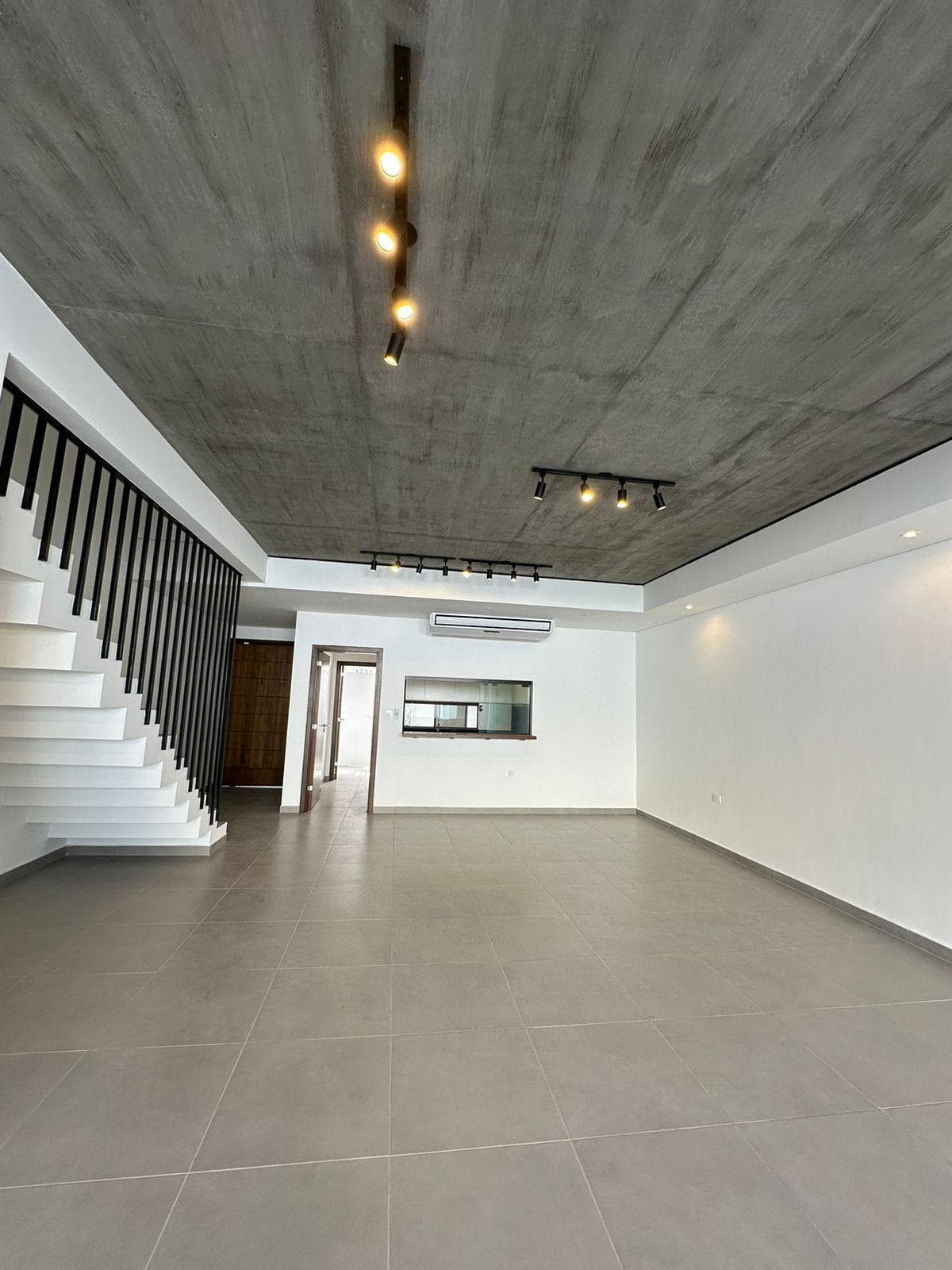 Alquilo hermoso duplex en Luque