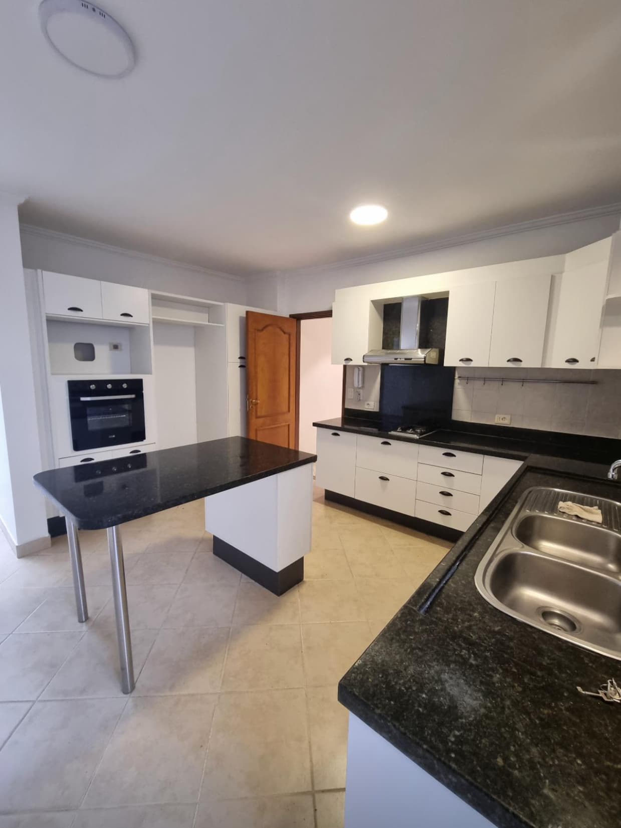 Hermosa Residencia de 3 Habit en Suite en Mburucuya, foto 5