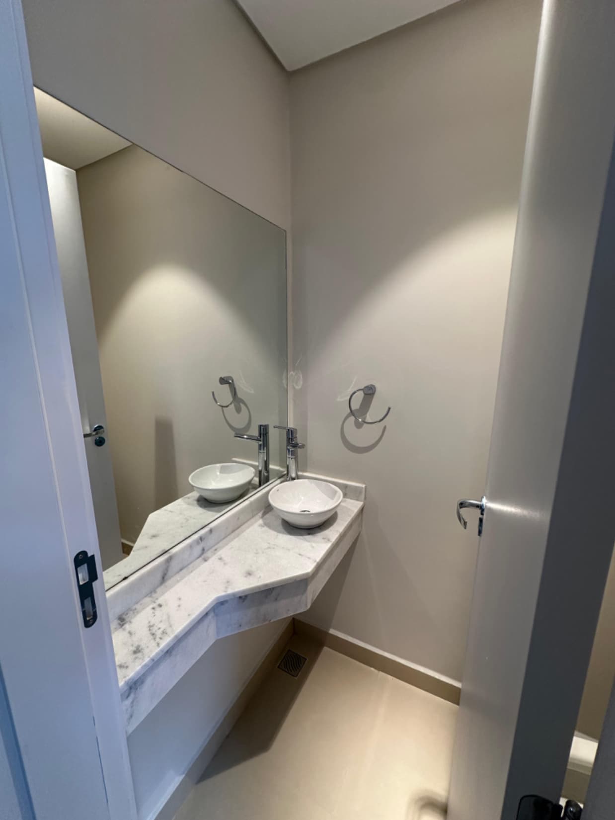 En Venta Departamento De 3 Dormitorios En Carmelitas, foto 2