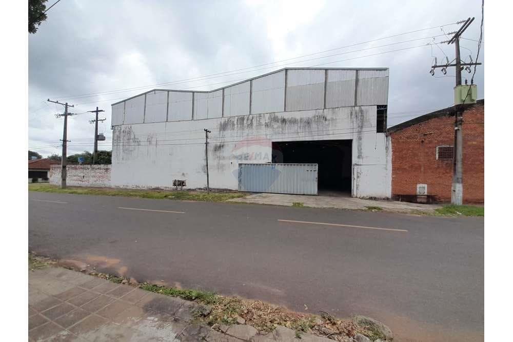 Alquilo amplio deposito en capiata 1.700 m2