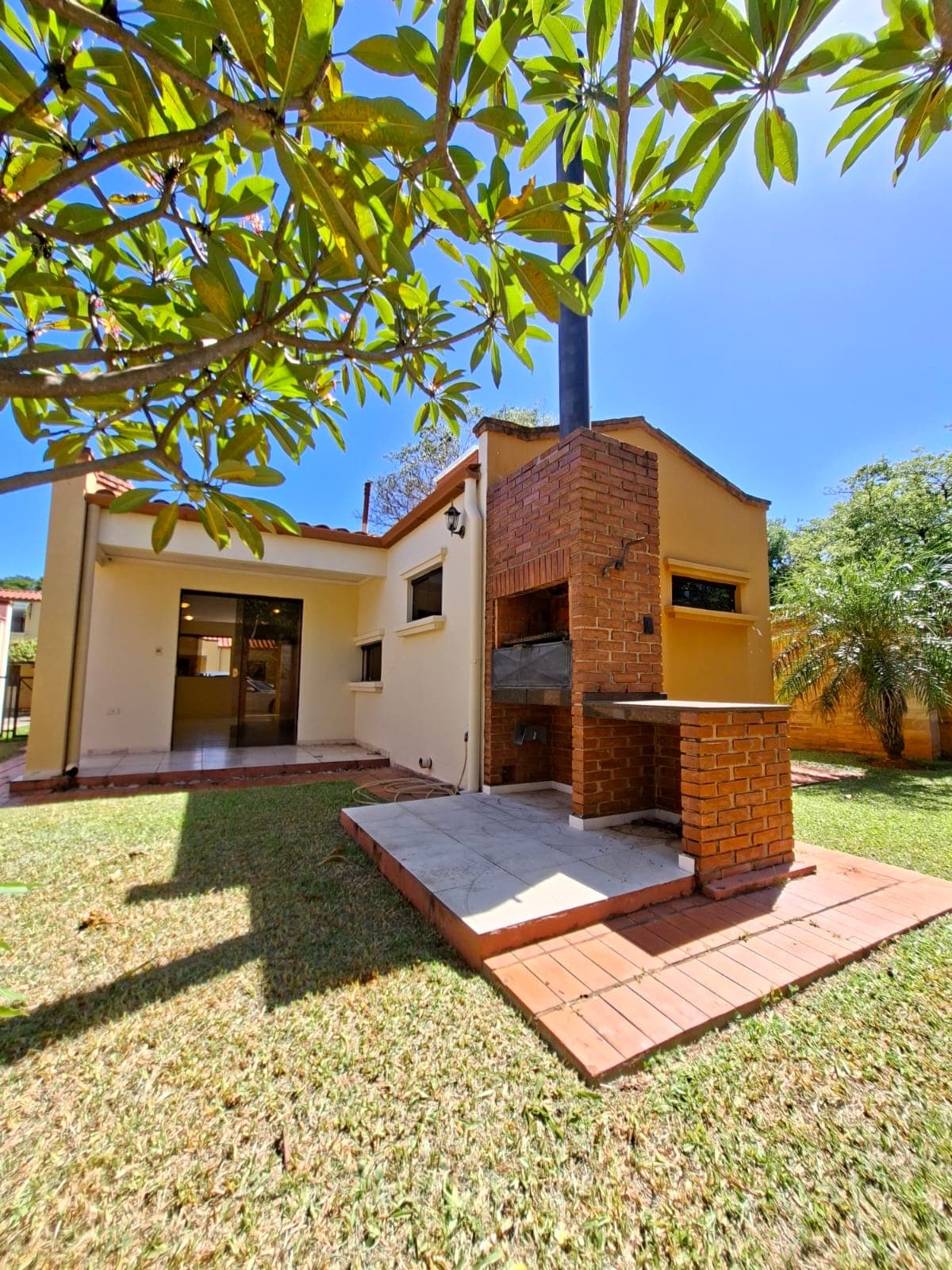 Casa En Venta En Condominio De 3 Hab, Luque Zona Conmebol
