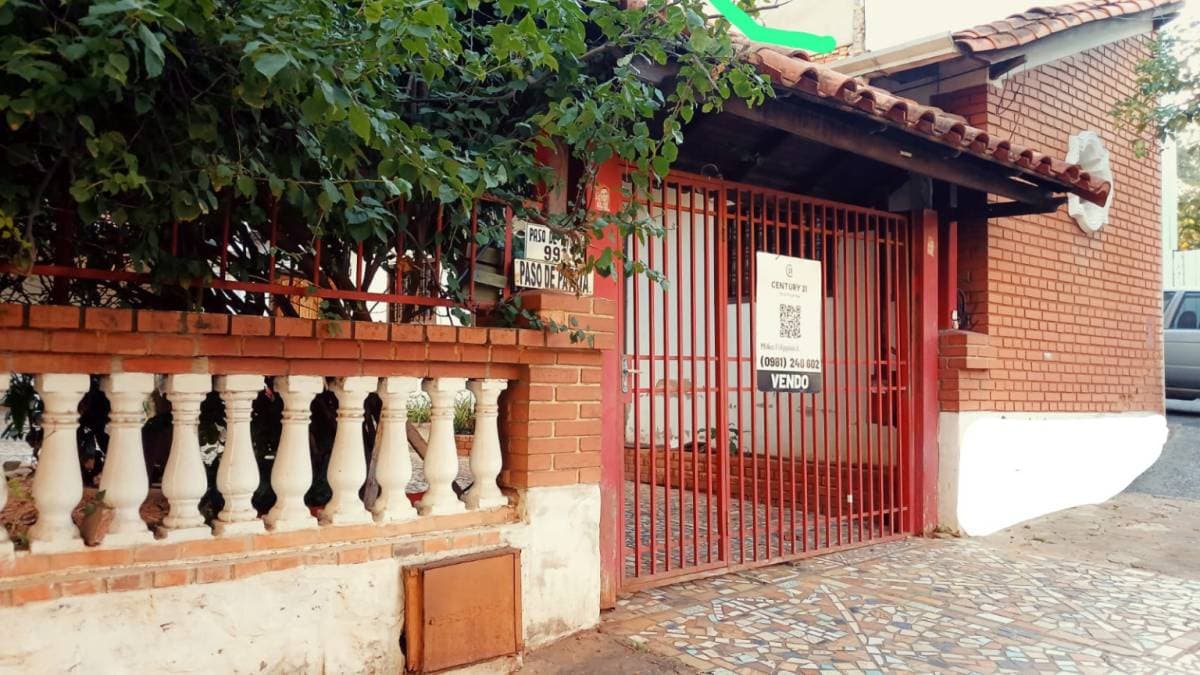 En venta inmueble en esquina, a refaccionar, en barrio hipódromo