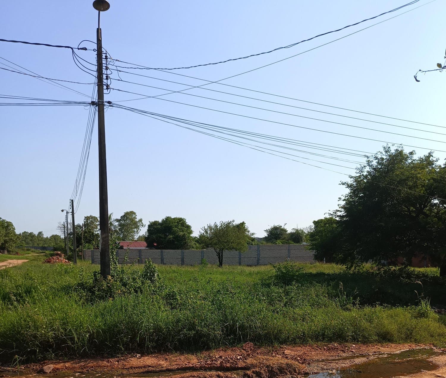 En venta terreno en esquina ykua karanday-Luque