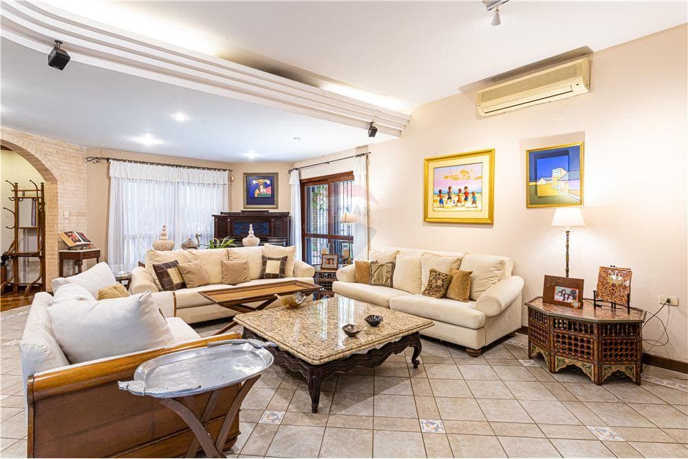 Residencia exclusiva - bo. Mcal lopez - venta, foto 3