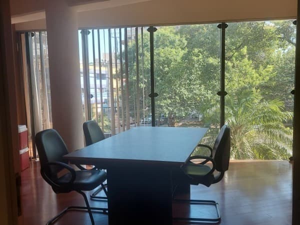 Alquiler de oficina amoblada corporativa sobre av. Boggiani | Asunción