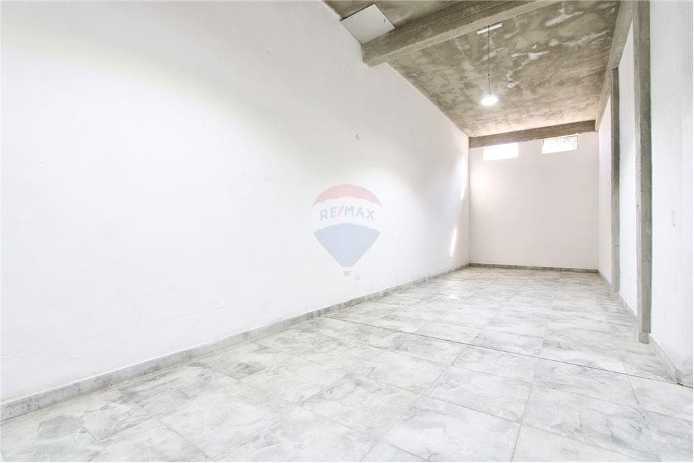 Tinglado con Oficinas en Alquiler — foto principal