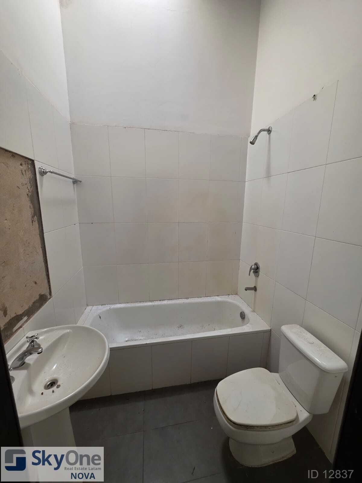 Casa a refaccionar en lambare, foto 4