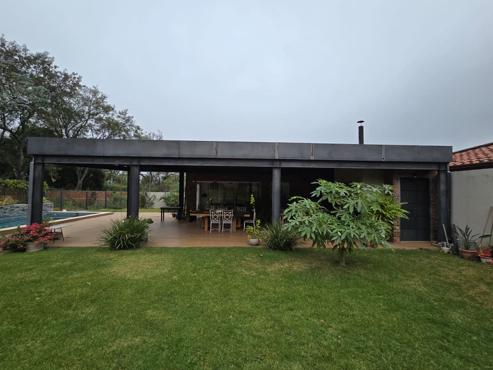 Alquila esta hermosa casa con piscina en barrio tranquilo y seguro en sanber — foto 2