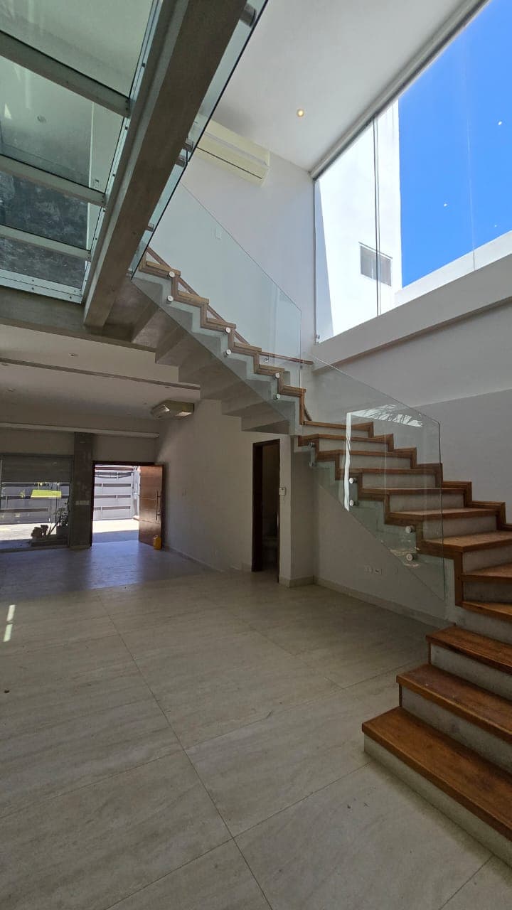 Hermosa Y Amplia Casa De 3 Habit En Suite — foto 4