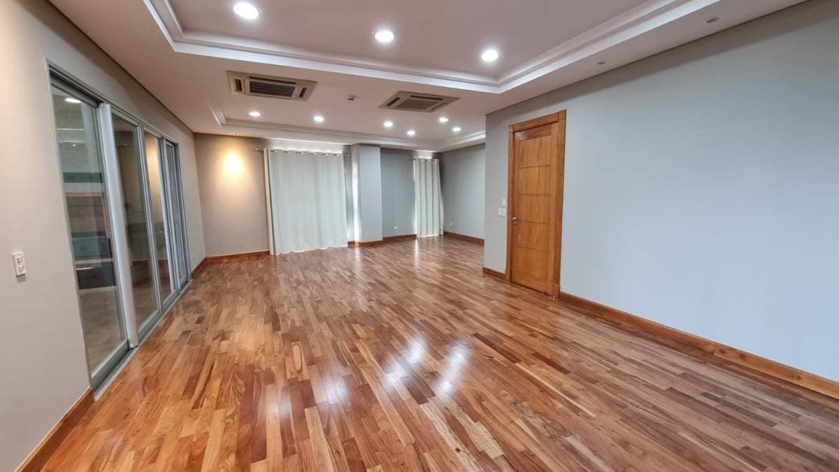 Alquilo amplio departamento con 3 suites en av santa teresa