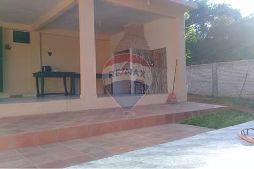 Casa con piscina sobre ruta, foto 3
