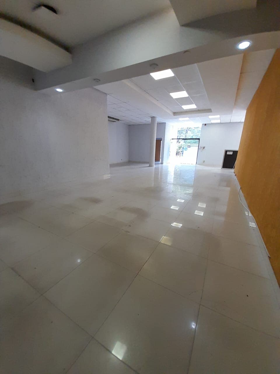 Salon comercial en asuncion barrio Villa Morra. Cod. 059 — foto 4
