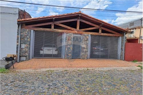 Casa-Venta-PY Asunción Nazareth COD.130