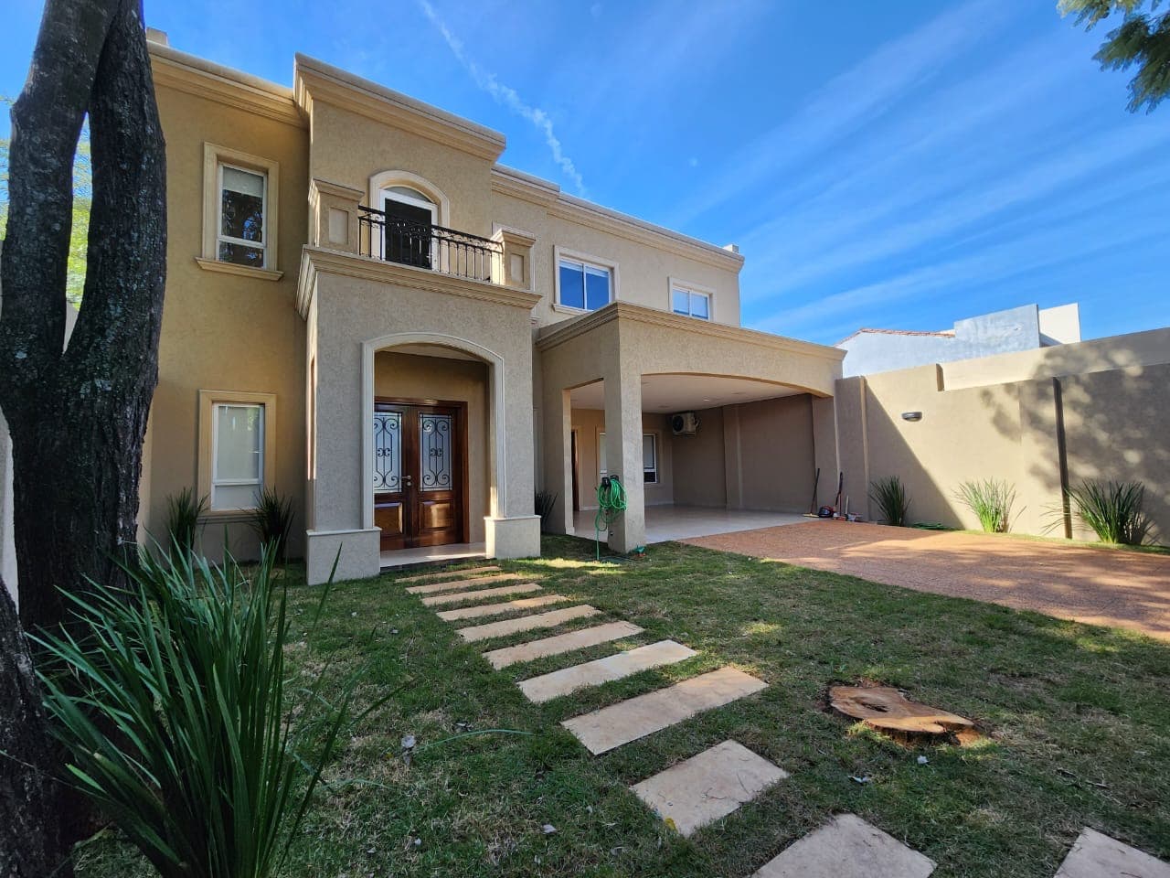 *alquilo hermosa residencia estilo toscano*