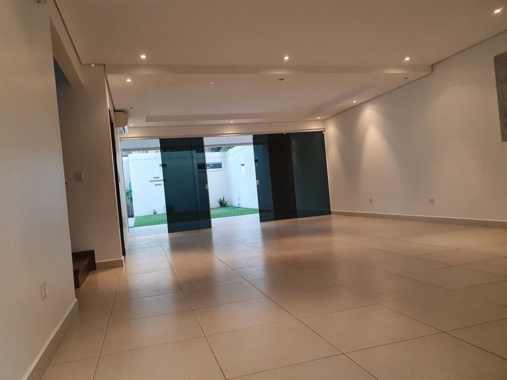 Hermosa Casa Pareada con Piscina en Mburucuya — foto 4