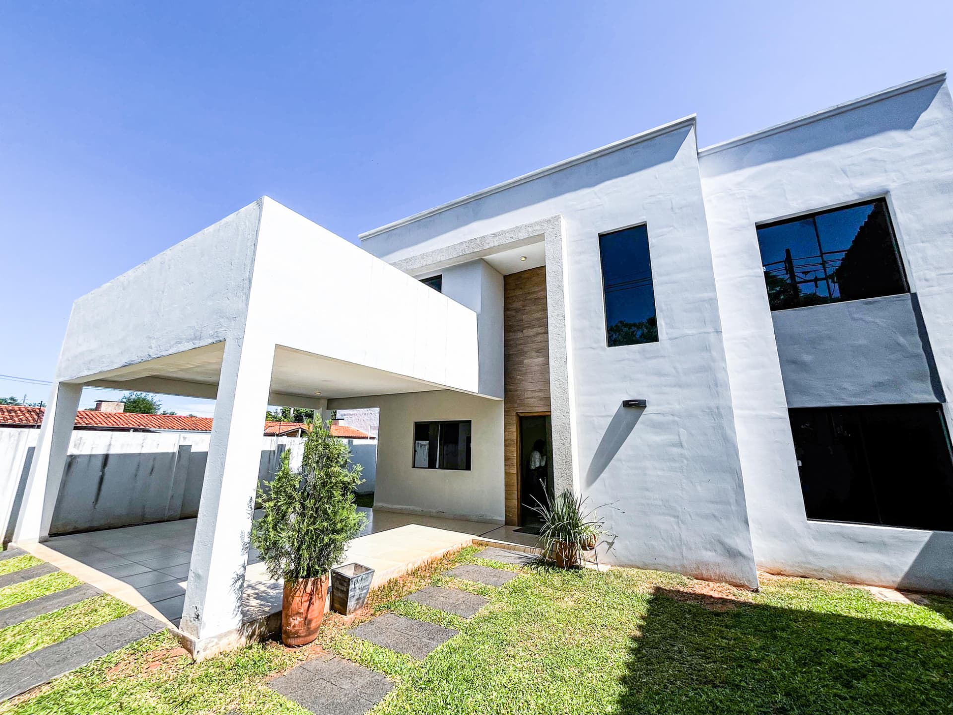Amplia casa semi nueva en Luque - bº américa, foto 1