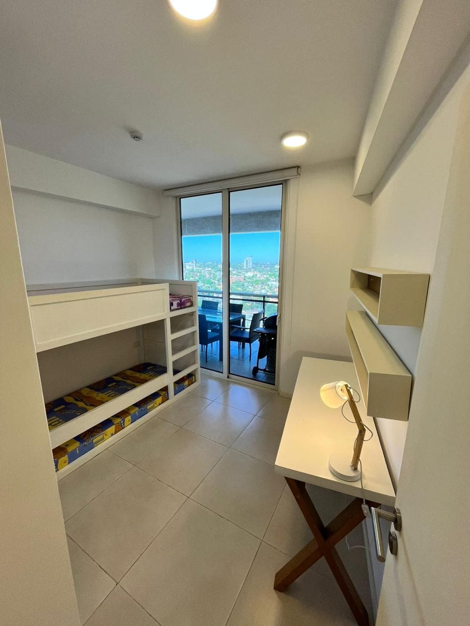 En alquiler exclusivo depto de 3 suites + 2 cocheras Av. Santa Teresa, foto 2