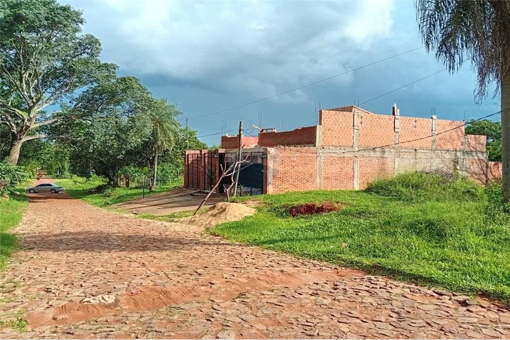 Terreno de 360 m2 sobre Empedrado en Aregua Barrio Villa Rosita