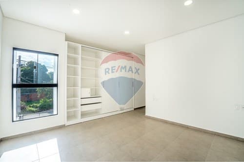 Duplex en Loma Merlo Luque recibo vehículo cómo parte de pago, foto 3
