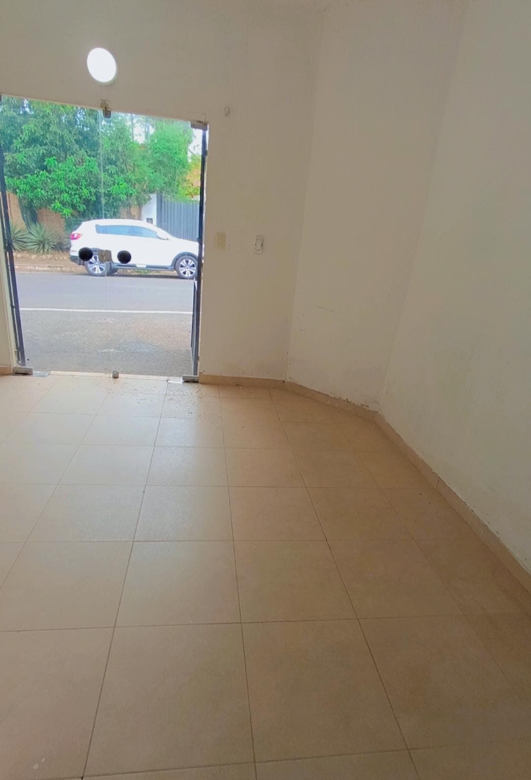 Salón comercial en zona pueblo Lambaré, foto 1