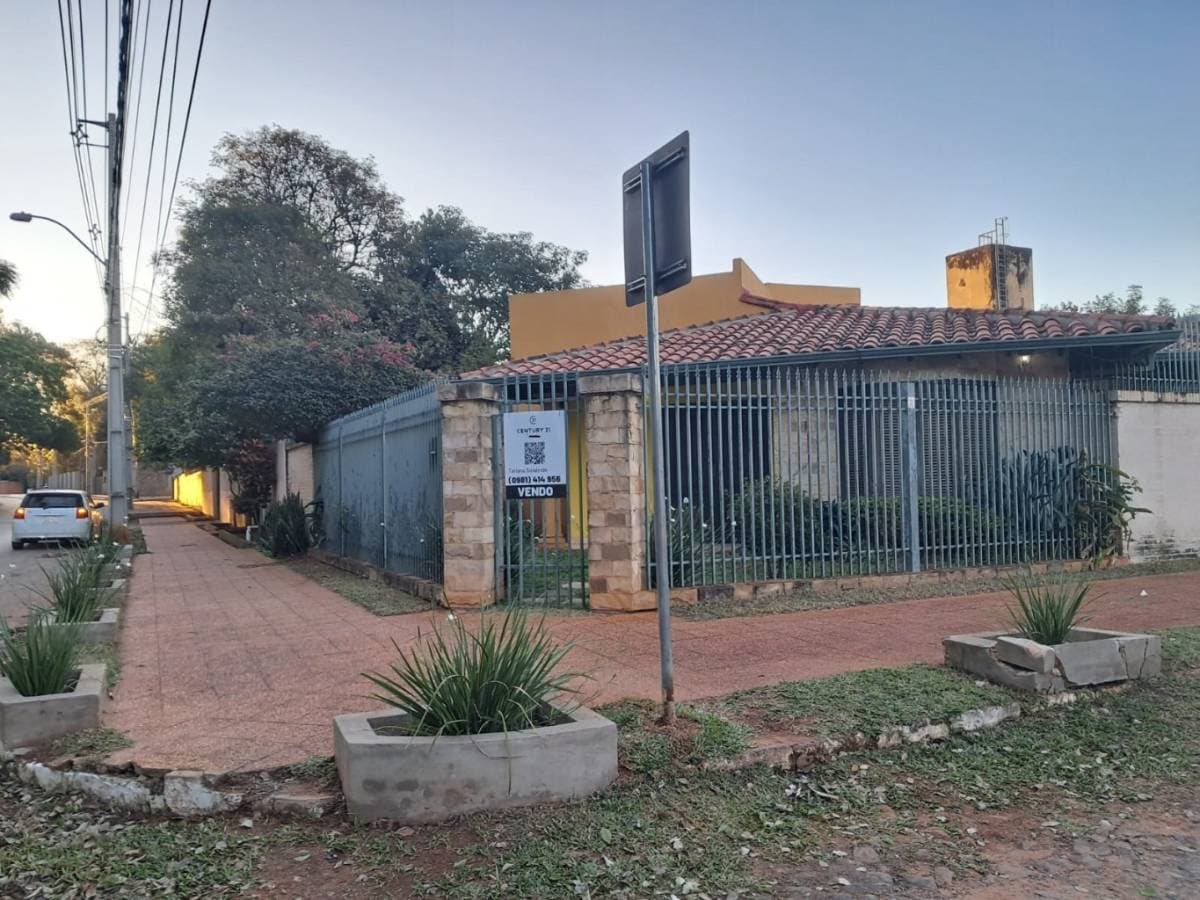 Casa en esquina en venta en planta baja, Fernando de la Mora Norte, foto 1
