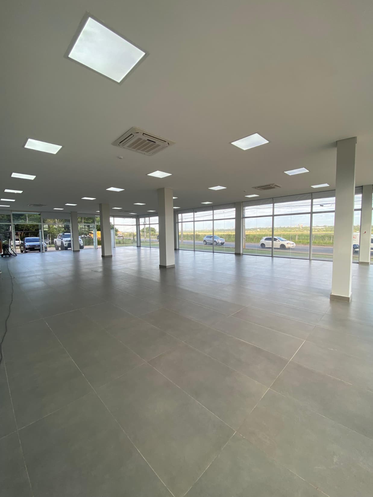 De showroom de 290 m² s/ avda silvio pettirossi – zona aepto y rakiura, foto 5