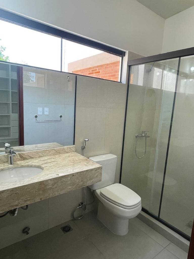 Residencia lista para mudarse en Luque loma merlo atras de rakiura, foto 3