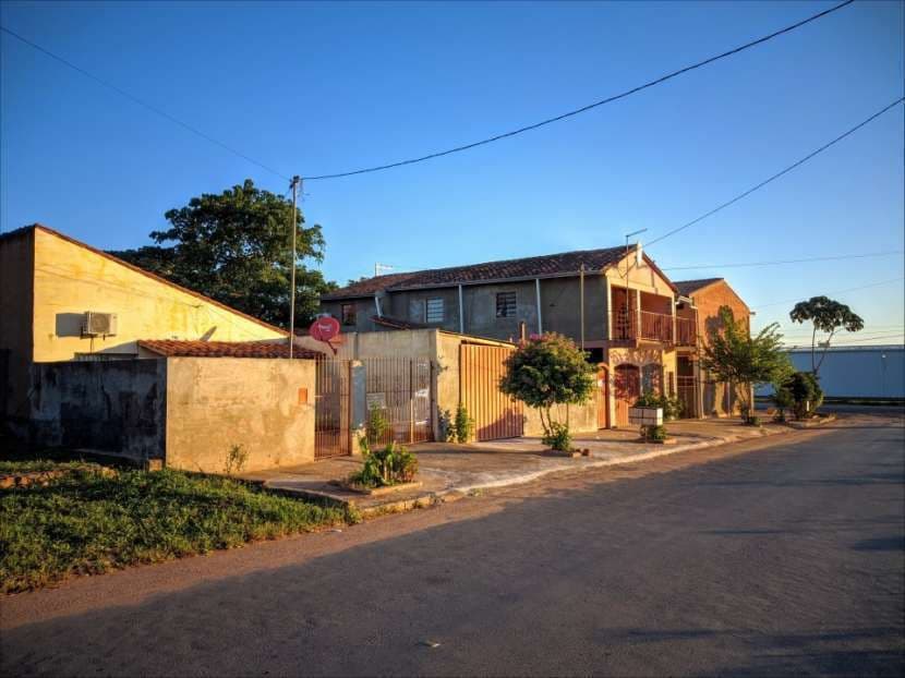 Casa y amplios salones para negocio en esquina - Ypane sobre Acceso Sur — foto 2
