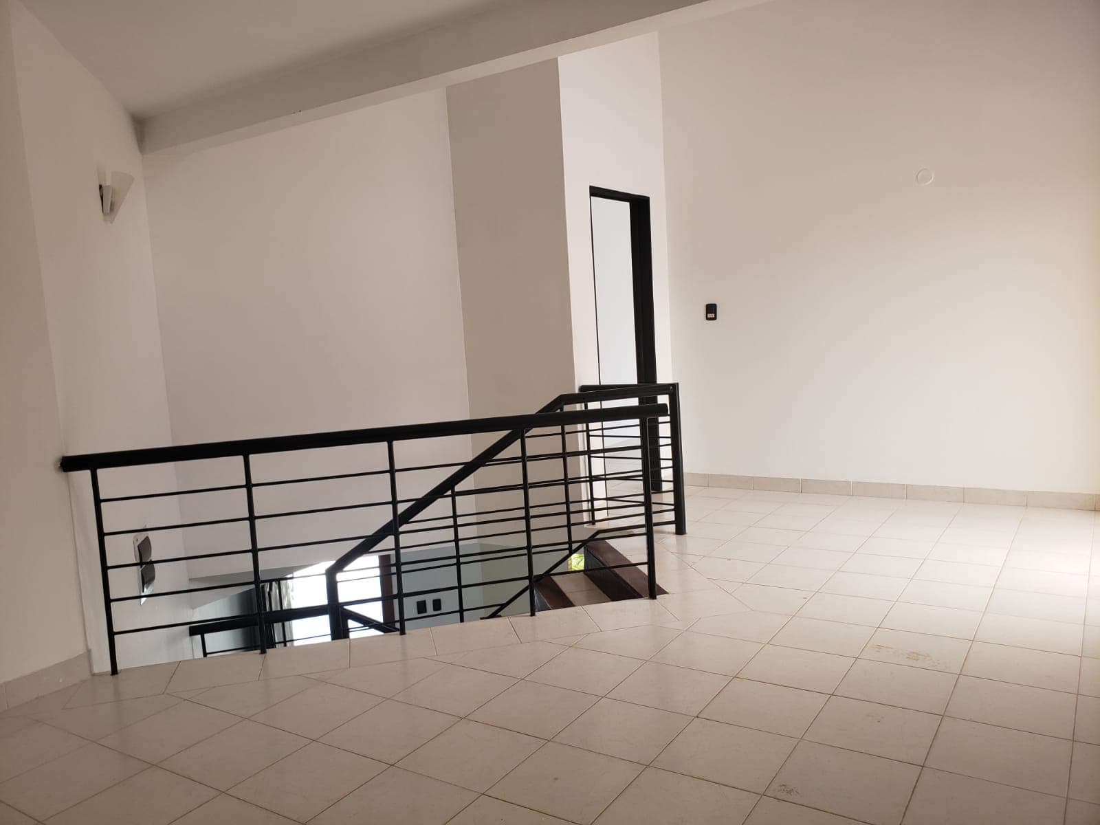 Muy Linda Casa En Barrio Cerrado Zona Aeropuerto ! — foto 5