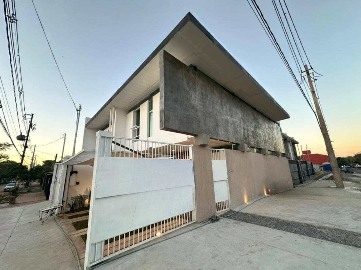 Vendo duplex a estrenar de 4 dormitorios en Fernando de la Mora zona norte