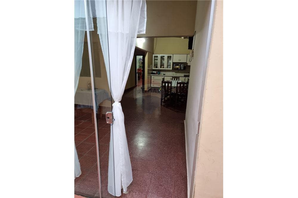 Casa con salon comercial en San Lorenzo, foto 3
