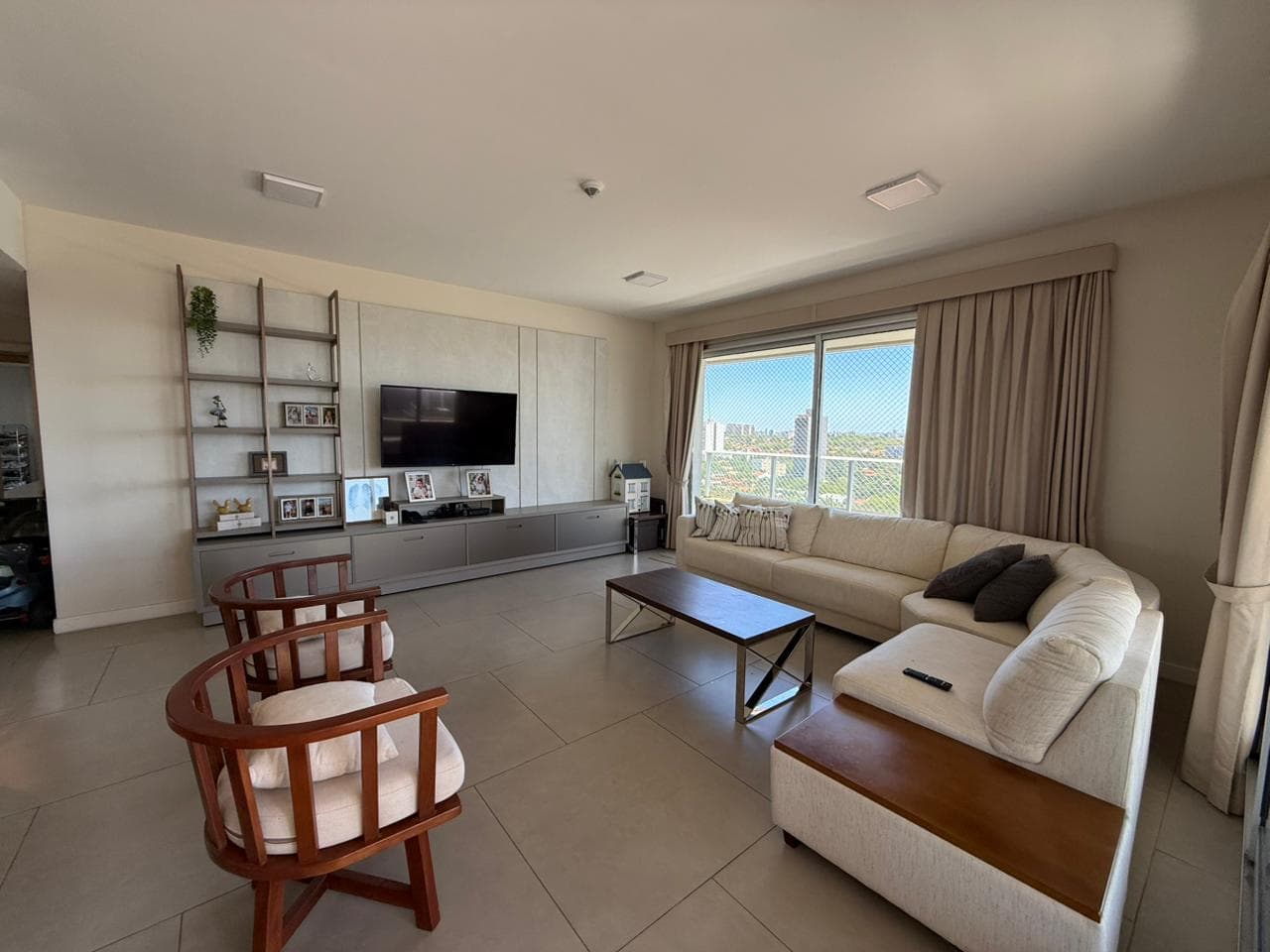 Mburucuya en venta, espectacular departamento amoblado de 4 dormitorios