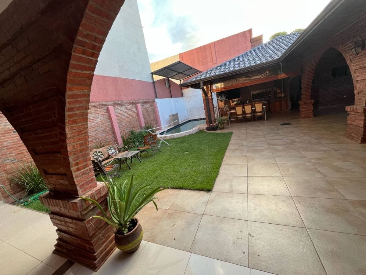 En venta hermosa y lujosa residencia en esquina en Villa Aurelia - Asunción, foto 3