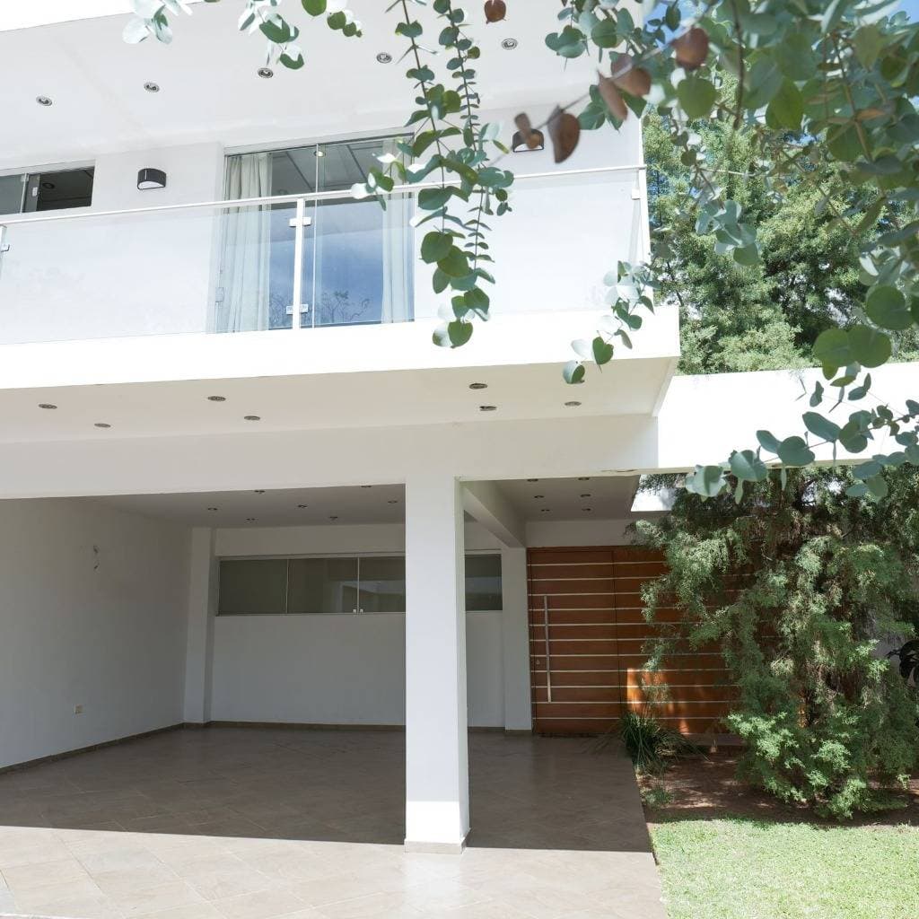 Hermosa residencia sobre la avenida brasilia, foto 2
