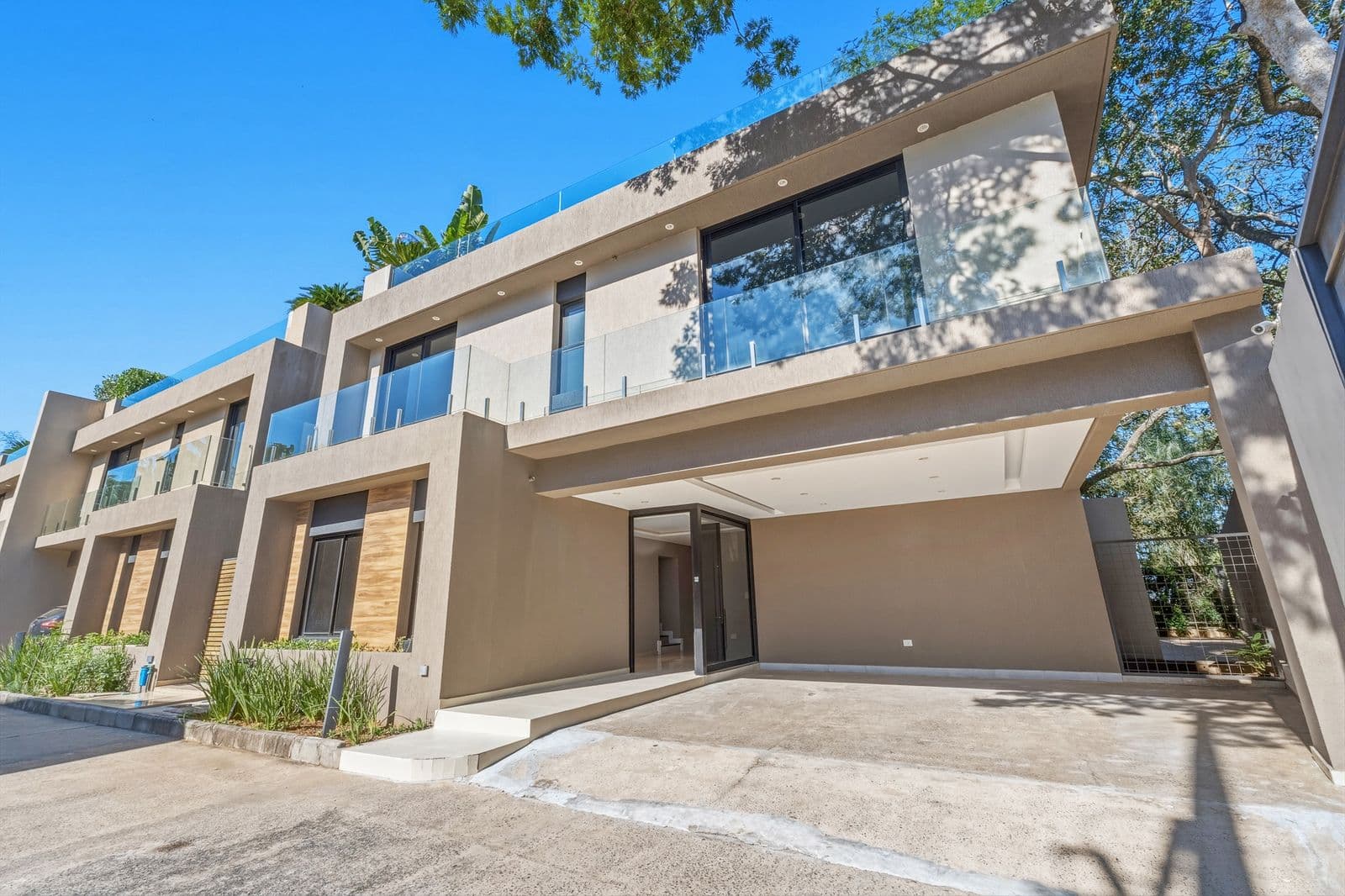 Tríplex en barrio cerrado colinas del golf