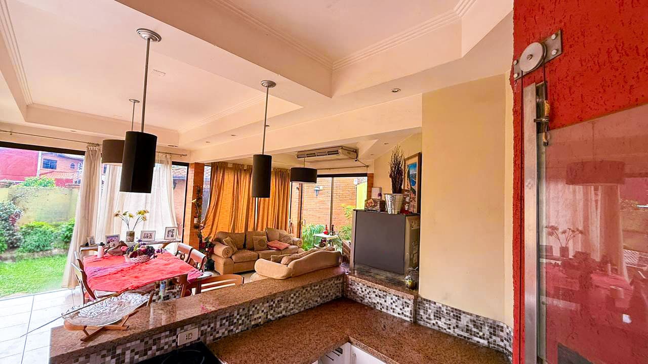 Residencia privada con piscina, quincho y jardín — Villa Adela, Luque — foto 2