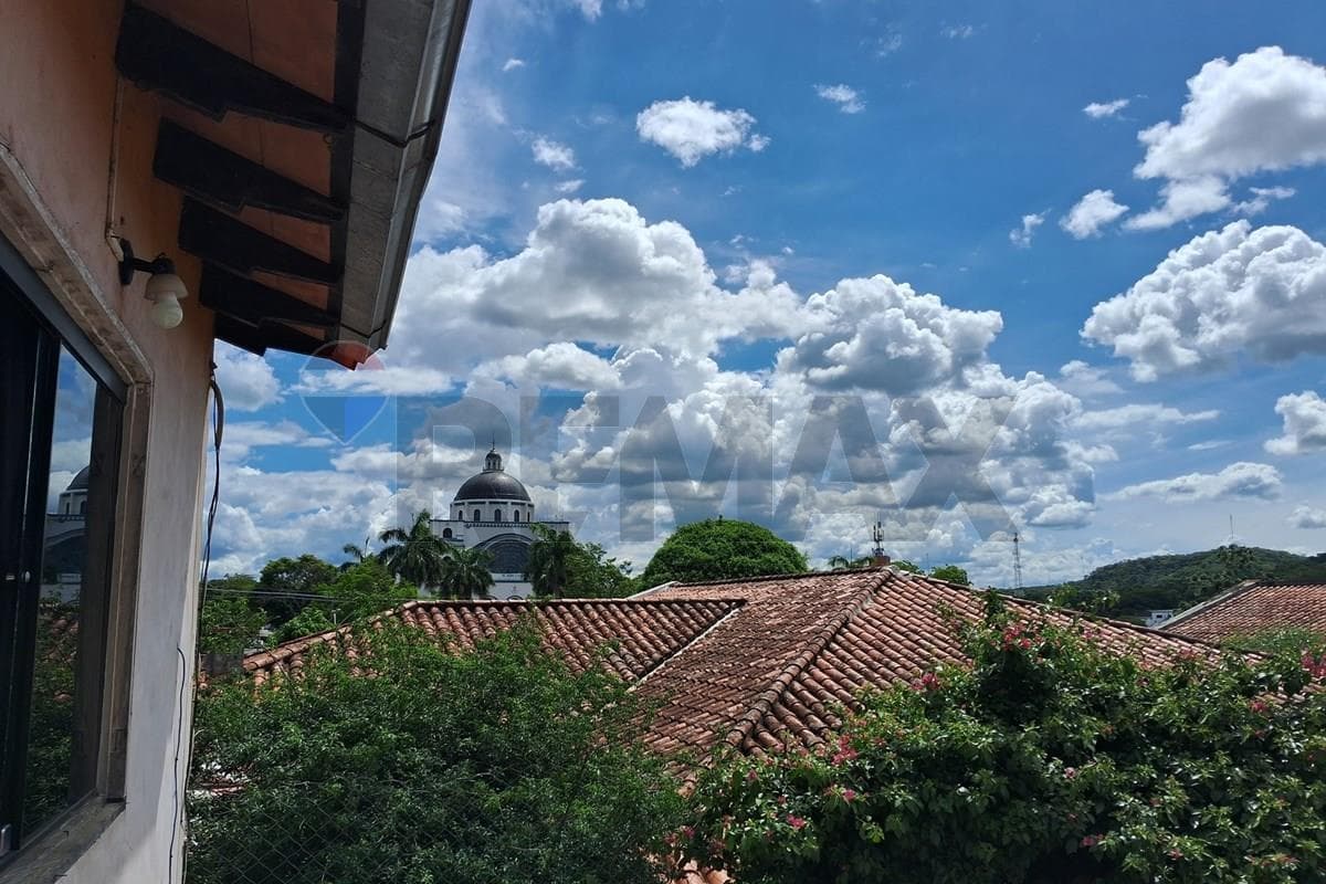 Hermosa casa en caacupe a pasos de la iglesia — foto 1
