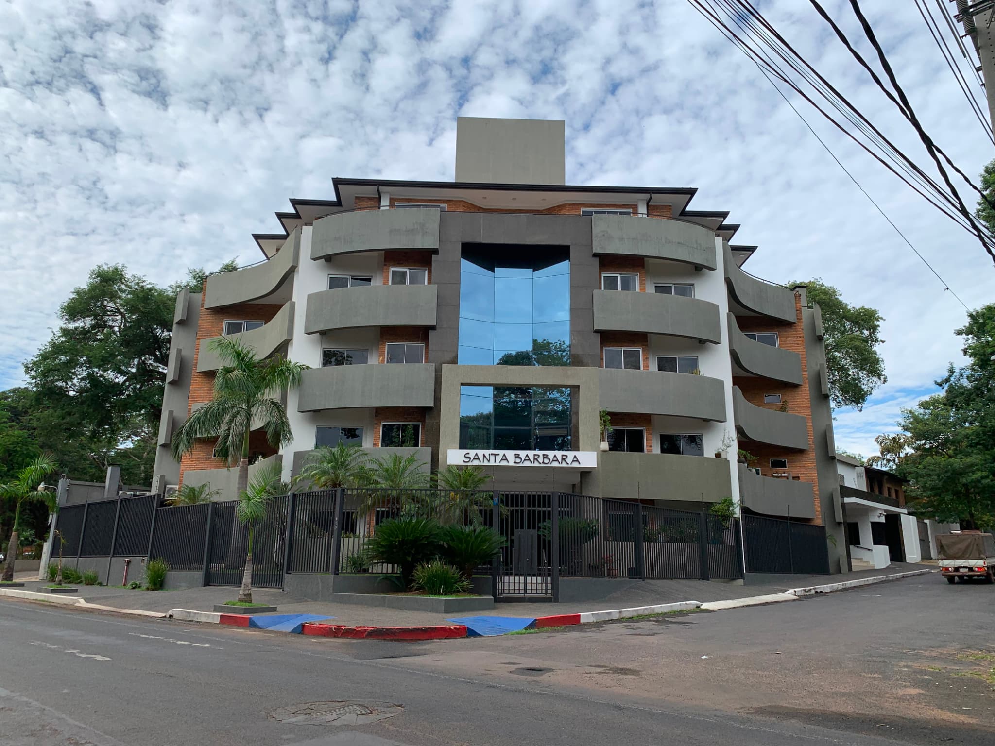 ¡Exclusivo Semipiso en Venta en el Corazón de Villa Morra!