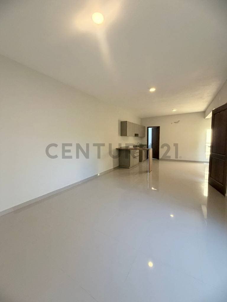 En venta casa en Lambaré, foto 3