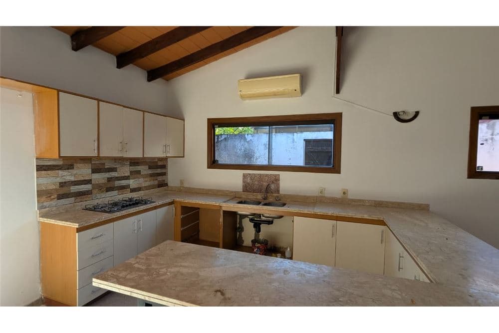 Casa - Alquiler - Luque, Paraguay, foto 2