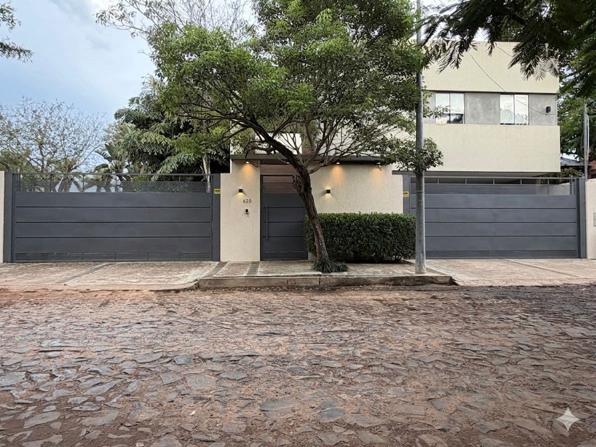 Residencia de lujo en barrio mburucuya, foto 2