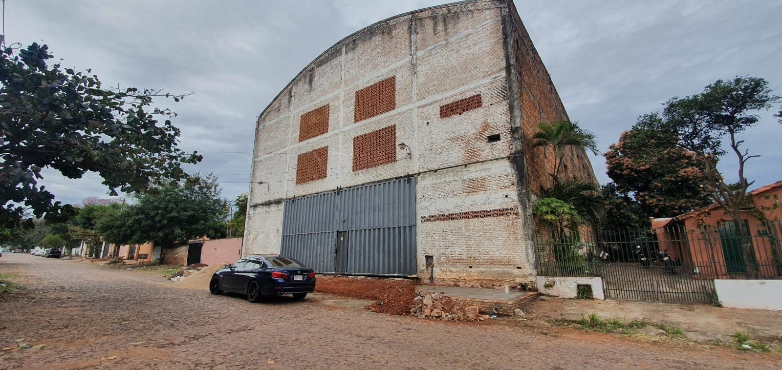Deposito de 1.400 m2 a 2 cuadras de acceso sur‼️ c-1049, foto 1