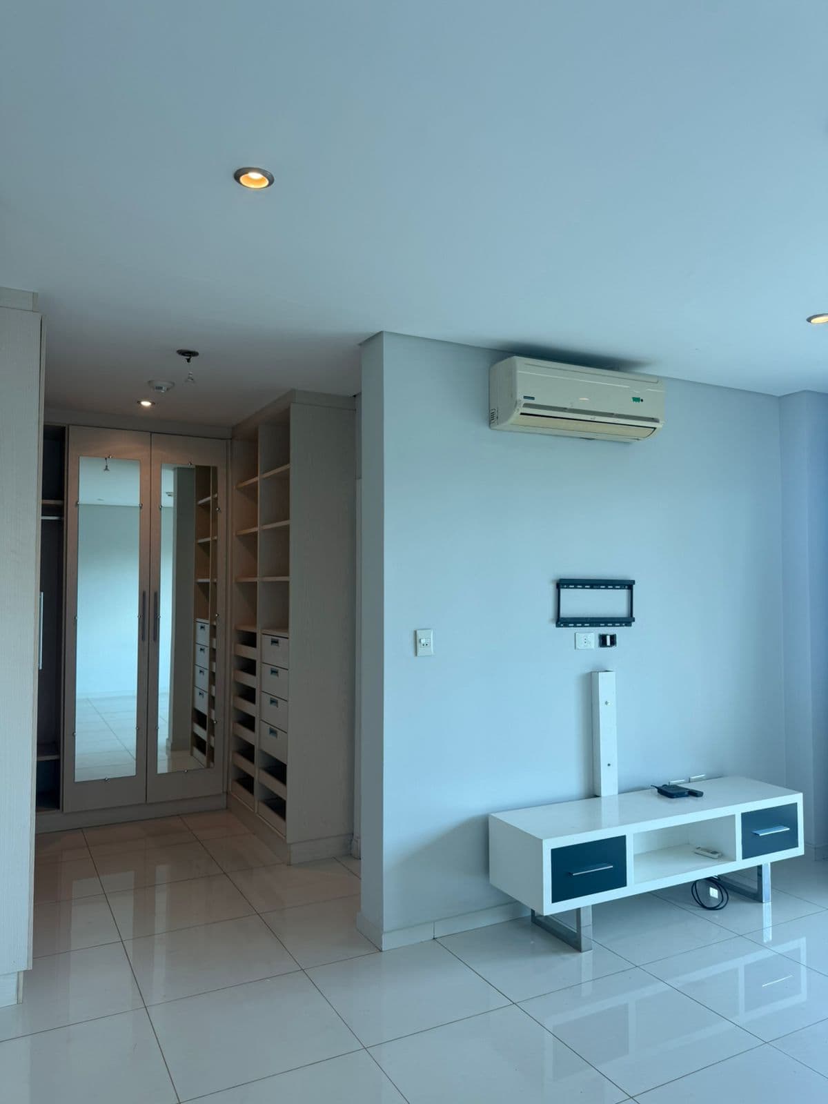 3100 USD - Amplio Depto. + (2 cocheras) En Edificio Martinica - Zona La Galeria, foto 5