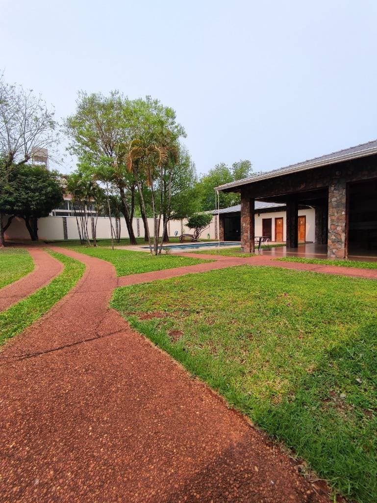 Amplia residencia en San Lorenzo sobre avda. Mcal lópez — foto 4