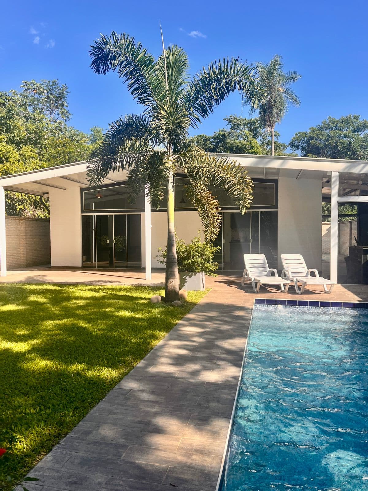 En Venta Hermosa Casa en San Bernardino Totalmente Amoblada