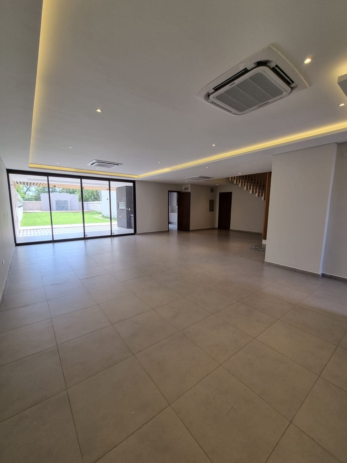 En venta hermosa residencia minimalista a estrenar en bo.mburucuya, foto 2