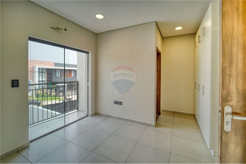 Duplex a estrenar en lambare zona colegio sek, foto 5
