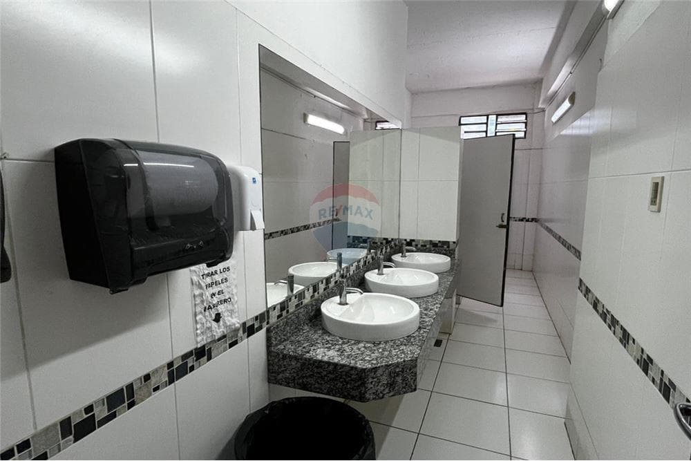 Local comercial av. Caciquelambare, foto 2